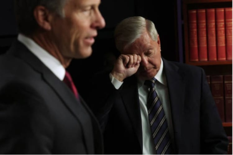 Senado aprueba paquete de Biden que incluye cheques de $1,400