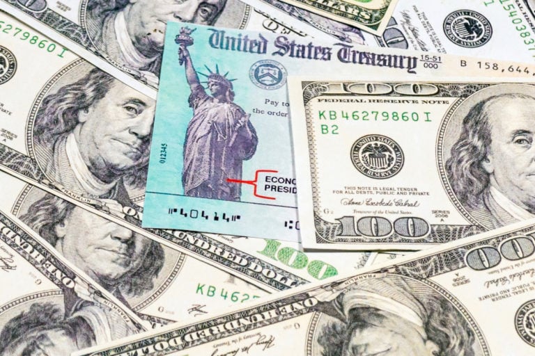 ¿Quiénes califican al cheque de coronavirus de California?