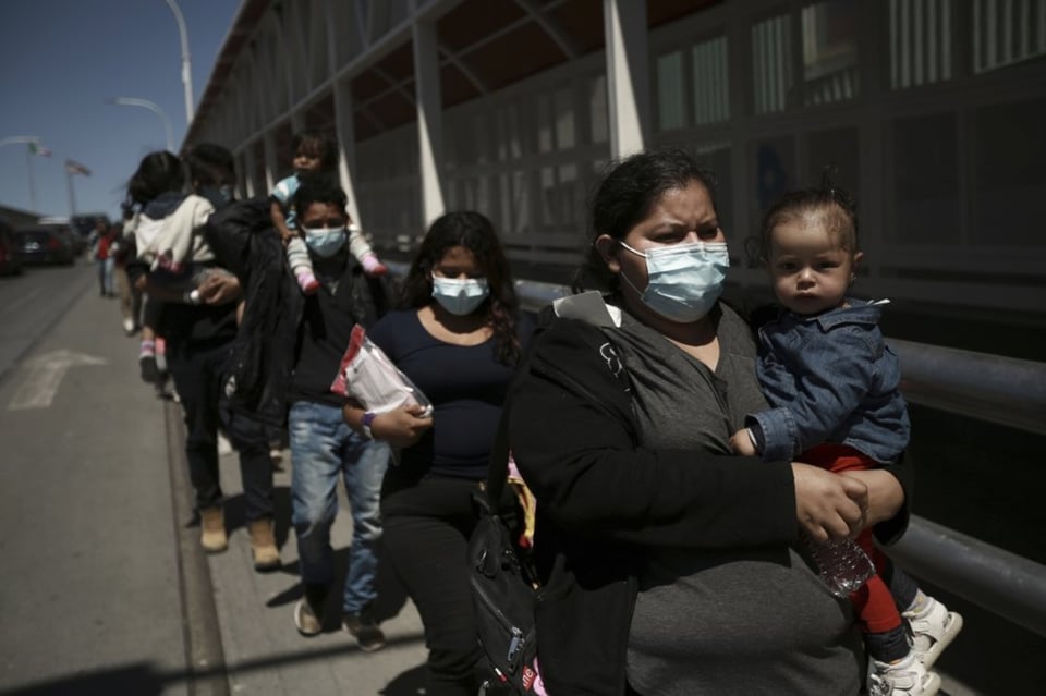 Patrulla Fronteriza detiene a 402 indocumentados, 70 de ellos niños sin compañía