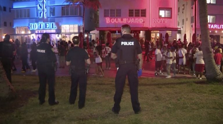Extienden toque de queda en Miami Beach tras más de 1,000 arrestos
