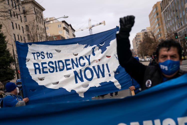 Gobierno de Biden concede TPS a venezolanos