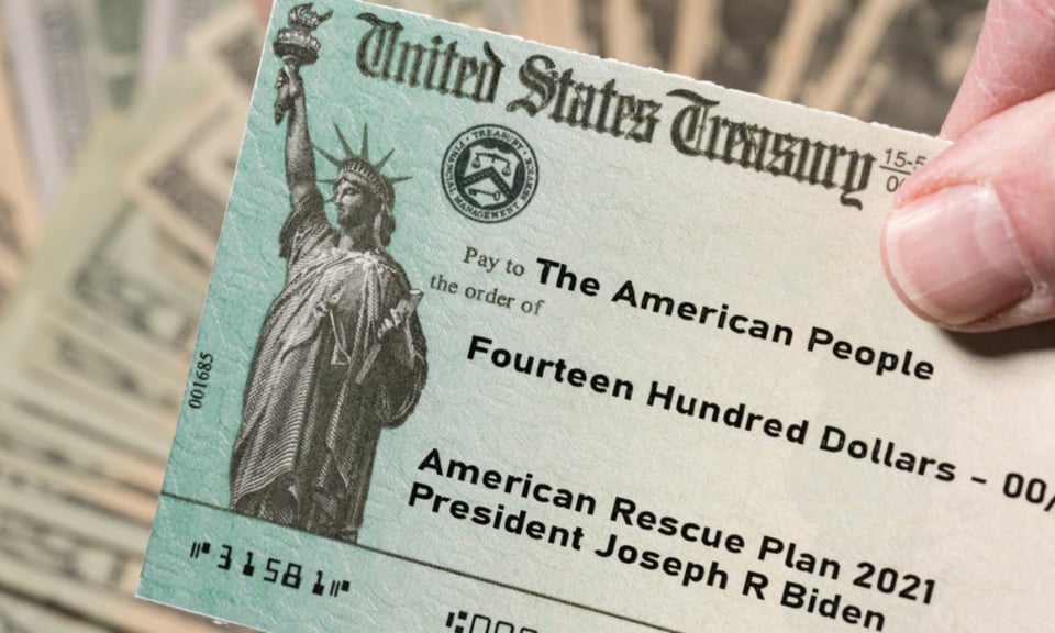¿Cuándo enviarán los cheques y las tarjetas de débito con los $1,400 dólares? featured image