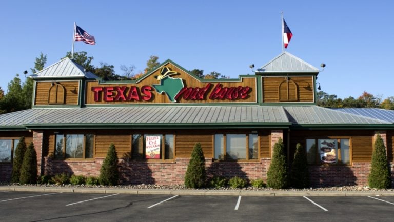 Se suicida fundador de Texas Roadhouse, Kent Taylor, tras batallar con el coronavirus