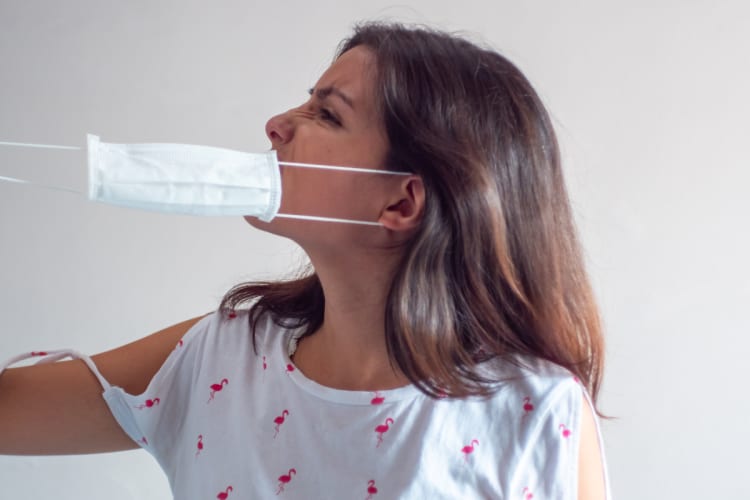 Texas elimina orden de usar mascarilla en público