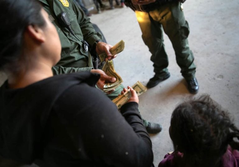 Niños con pasaporte estadounidense son deportados a México