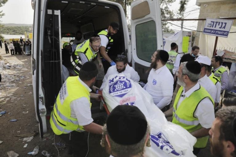 Desgarradoras imágenes de la brutal estampida que dejó 44 muertos en Israel