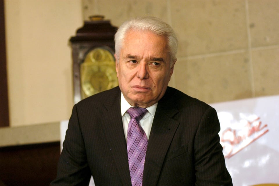 Aparece otro video de Enrique Guzmán queriendo aprovecharse de Angélica María