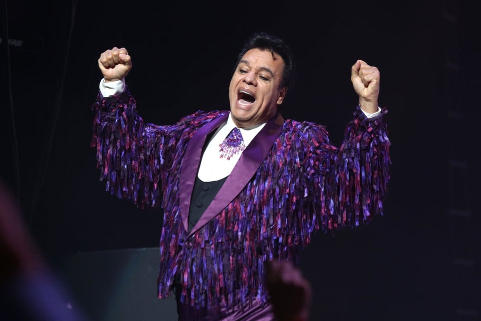 Juan Gabriel le manda mensaje a AMLO desde el «más allá» featured image