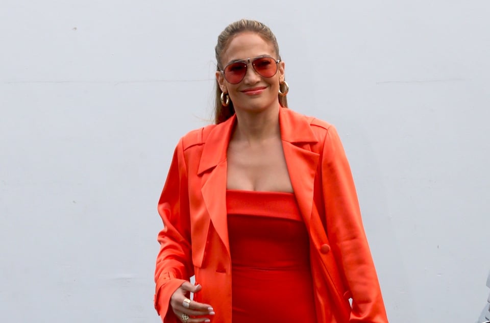 «Nadie es perfecto» fans revientan a Jennifer López por mostrar sus ‘llantitas’ (FOTOS) featured image