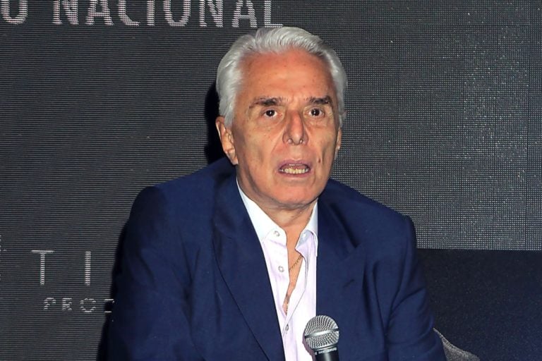 Enrique Guzmán llora tras acusaciones de Frida Sofía y dice que no sabe qué hacer