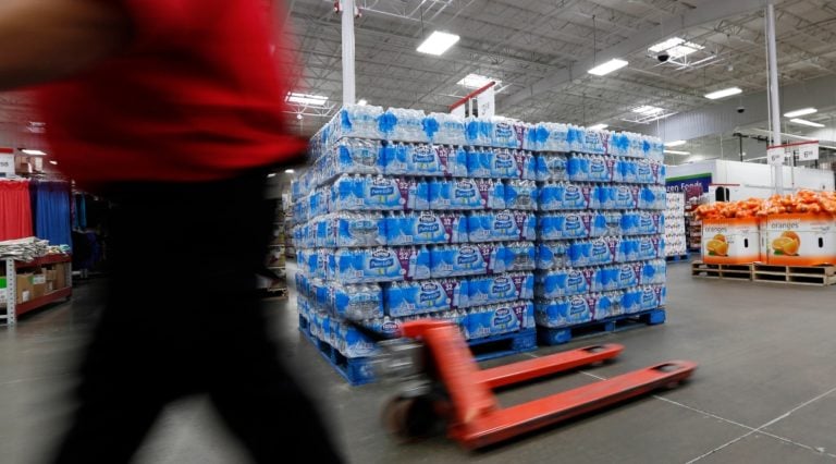 Retiran del mercado agua embotellada, se presume causaron casos de hepatitis