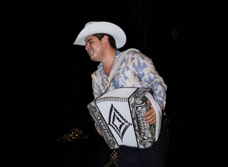 Ejecutan a hermano del cantante Alfredo Olivas