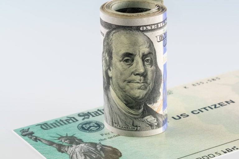IRS advierte cuándo llegarán los próximos cheques de ayuda