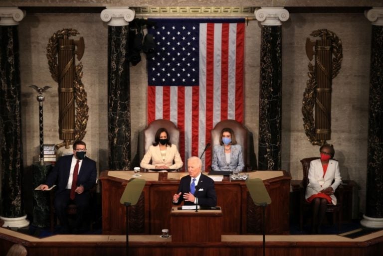 Ruptura de ‘Techo de cristal’, Kamala Harris y Nancy Pelosi hacen historia en discurso de Biden (FOTO)