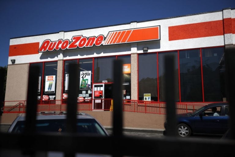 Hispano denuncia presunta agresión racista en un AutoZone (VIDEO)