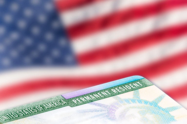 USCIS revoca obstáculos impuestos por Trump a solicitantes de residencia