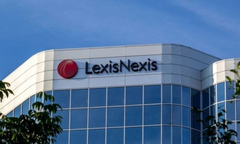 ¡Acceso a datos personales! ICE firma contrato millonario con LexisNexis para ‘reforzar’ deportaciones