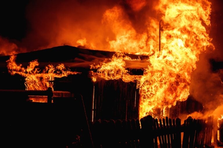 Emiten condena a hispano por intentar incendiar casa de exesposa, porque le retuvieron cheque