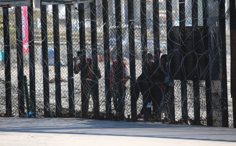 Familia de niño abandonado en frontera pide su repatriación