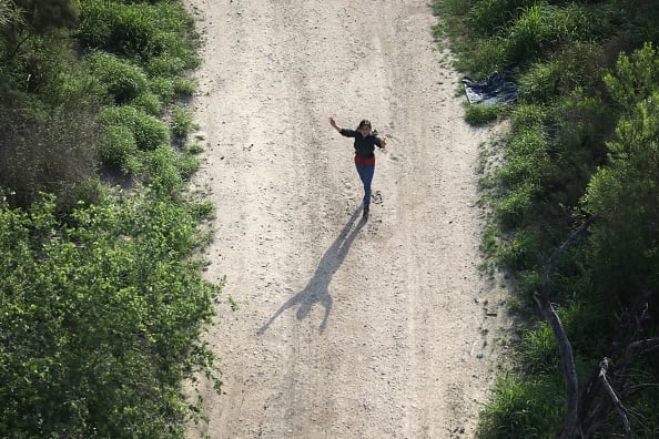 Identifican a niño migrante que fue encontrado solo en la frontera