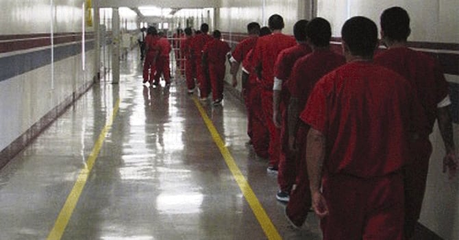 Texas retira demanda contra suspensión de deportaciones tras acuerdo