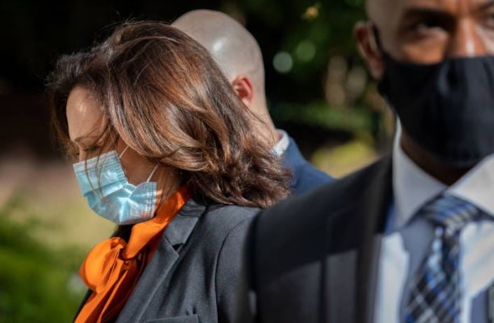 Arrestan a enfermera en el sur de Florida, la acusan de amenaza a Kamala Harris