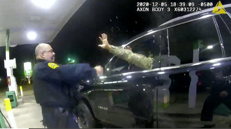 VIDEO: Policías de Virginia agreden a subteniente afrolatino y gobernador pide investigación featured image