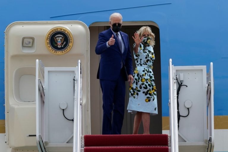 ¡Golpe a Trump y Melania! El gesto que tuvo el presidente Joe Biden con su esposa Jill y robó las miradas (VIDEO)