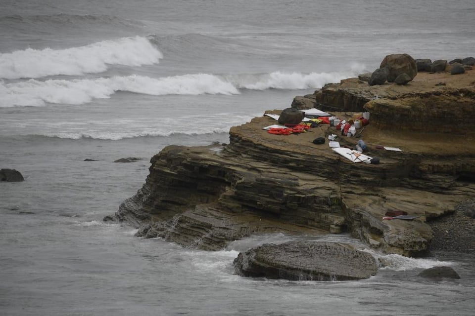 Cuatro muertos y 27 heridos en naufragio de bote que presuntamente transportaba indocumentados featured image