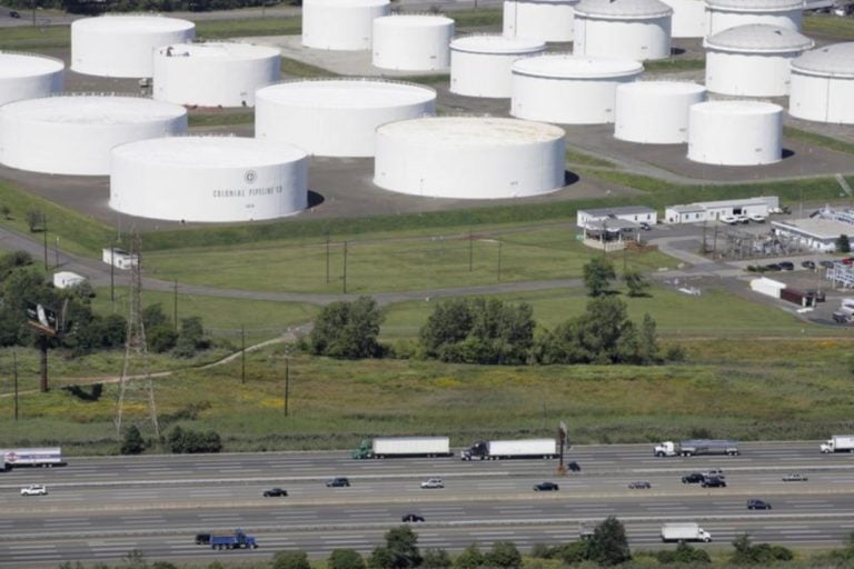 Ataque cibernético contra oleoducto ocasiona declaración de emergencia en 17 estados de EE.UU.