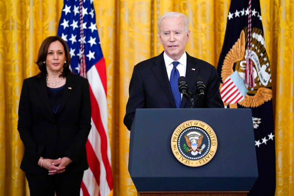 Joe Biden y Kamala Harris reaparecen juntos por primera vez tras derrota en las elecciones (VIDEO)
