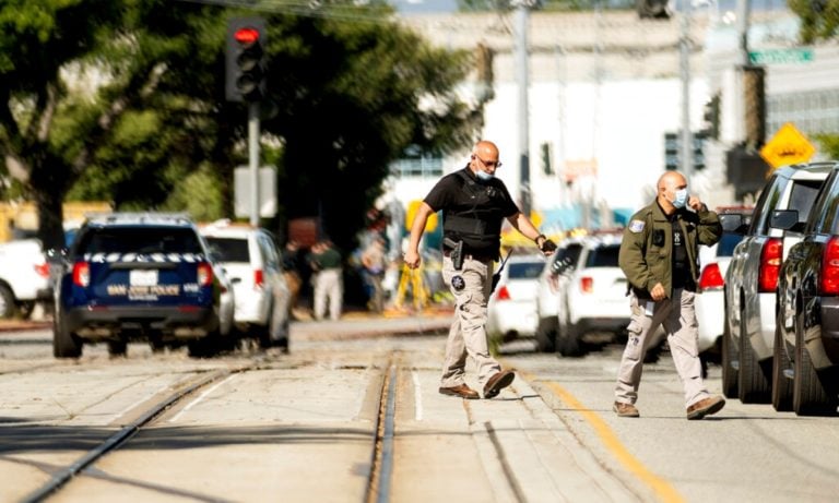 Confirman 8 muertos en tiroteo en estación ferroviaria de California