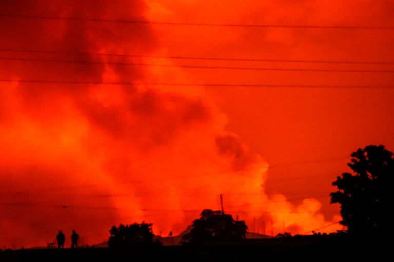 Confirman al menos 32 muertes tras erupción del volcán en el Congo y múltiples sismos