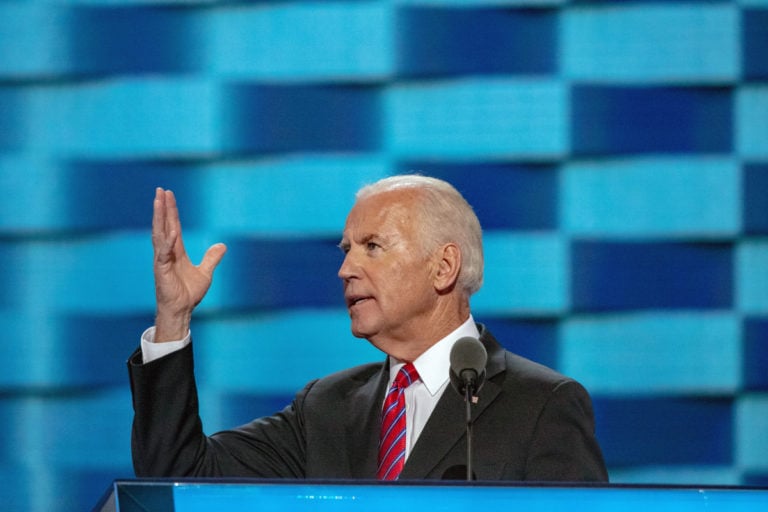 Biden eleva cifra de refugiados tras fuertes críticas