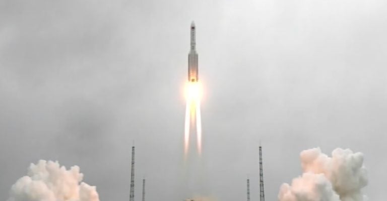Cohete lanzado por China podría caer este fin de semana en la Tierra