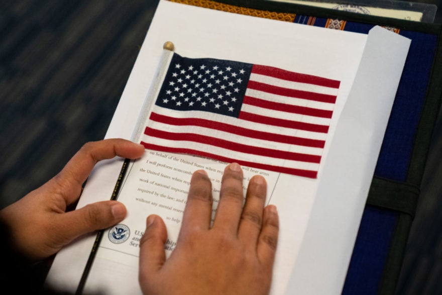 DHS pide ‘facilitar’ el camino a la ciudadanía para inmigrantes