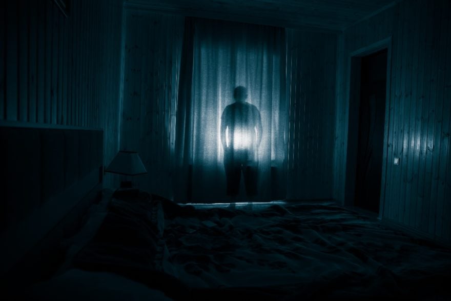 CURIOSO: Supuesto fantasma aparece en casa de la abuela, solo se ve una sombra (VIDEO)