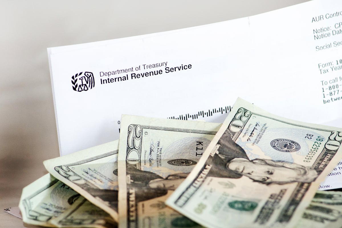 ¿Quiénes califican para el reembolso por compensación de desempleo del IRS?