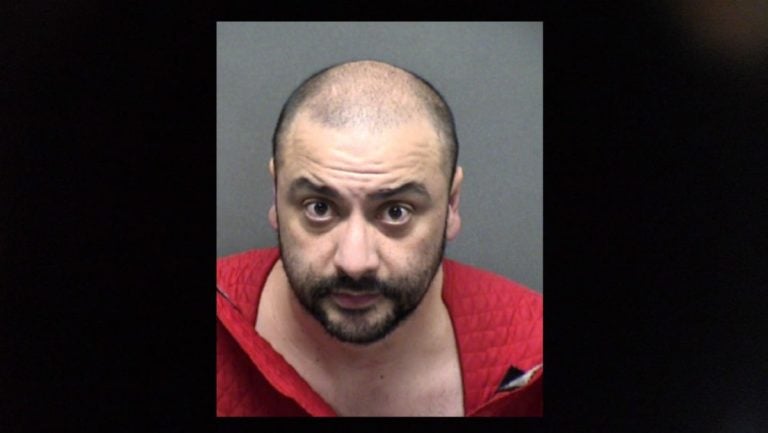 Jason Hurón es acusado del asesinato a balazos de su padre