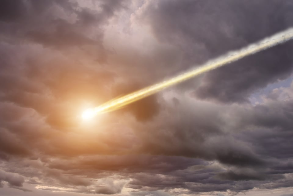 CURIOSO: Graban momento exacto en que meteoro impacta volcán y se vuelve viral (VIDEO) featured image