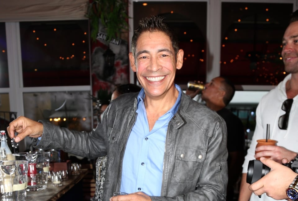 Johnny Lozada llora al recordar a Ray Reyes