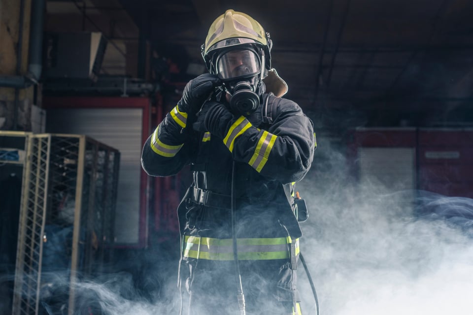 Incendio masivo deja sin electricidad a miles en Nueva York