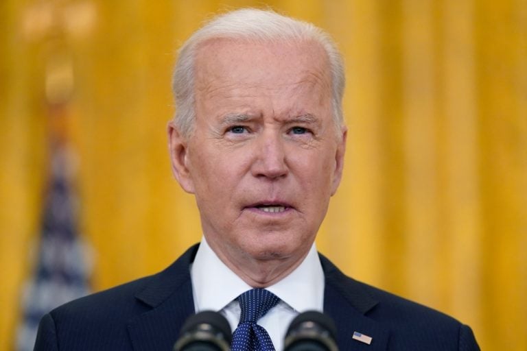 Biden anuncia que va por la reconstrucción de la clase media