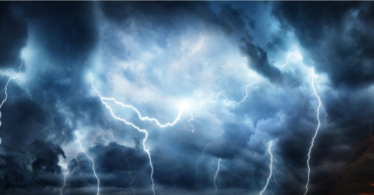 Viento y lluvia provocan inundaciones en el sur de EEUU