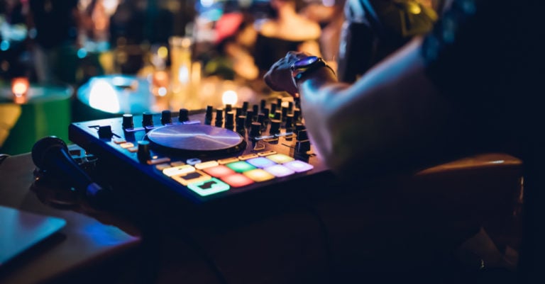 Pequeña DJ de Dubái se abre camino en competencia mundial