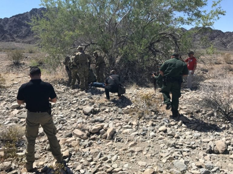 Indocumentada murió en la frontera y ‘coyotes’ lanzan su cuerpo en carretera de Texas