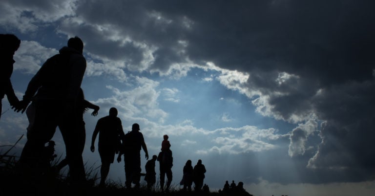 EEUU restringirá arrestos de inmigración en tribunales