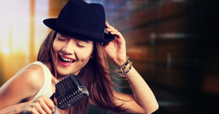 Thalía se va de fiesta intensa en “desAMORfosis”