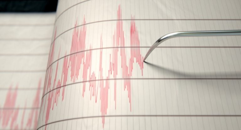 Sismos estremecen Panamá y Japón, que descarta tsunami