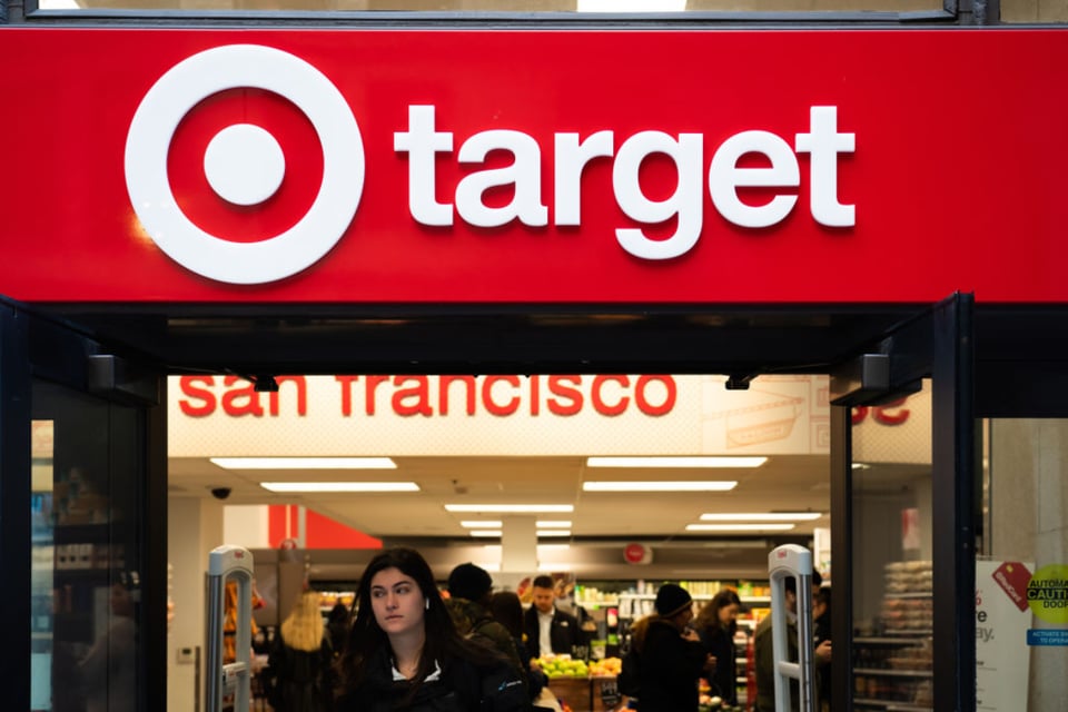 LO ÚLTIMO: Tiroteo en Target desata el terror entre los compradores featured image